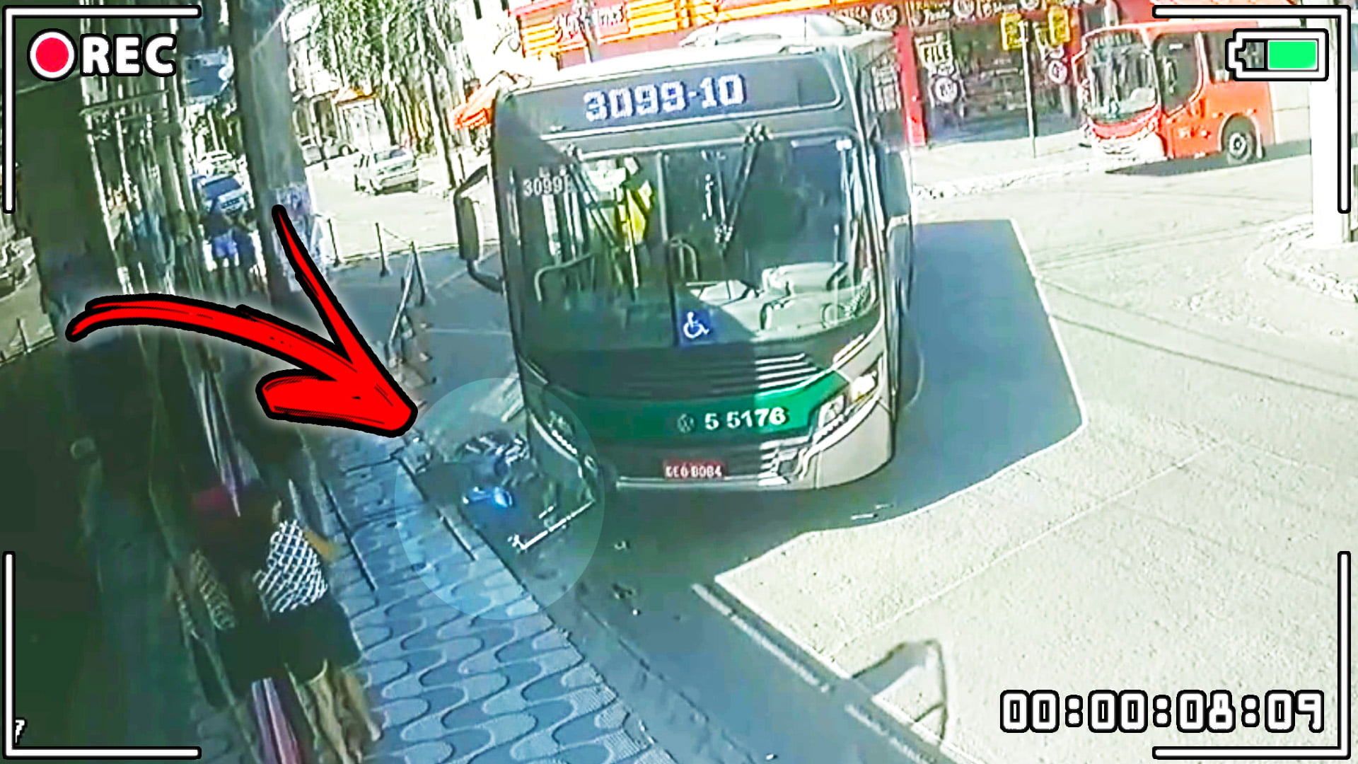 A MOTO era ZERO até esse MOTORISTA de ÔNIBUS PASSAR!