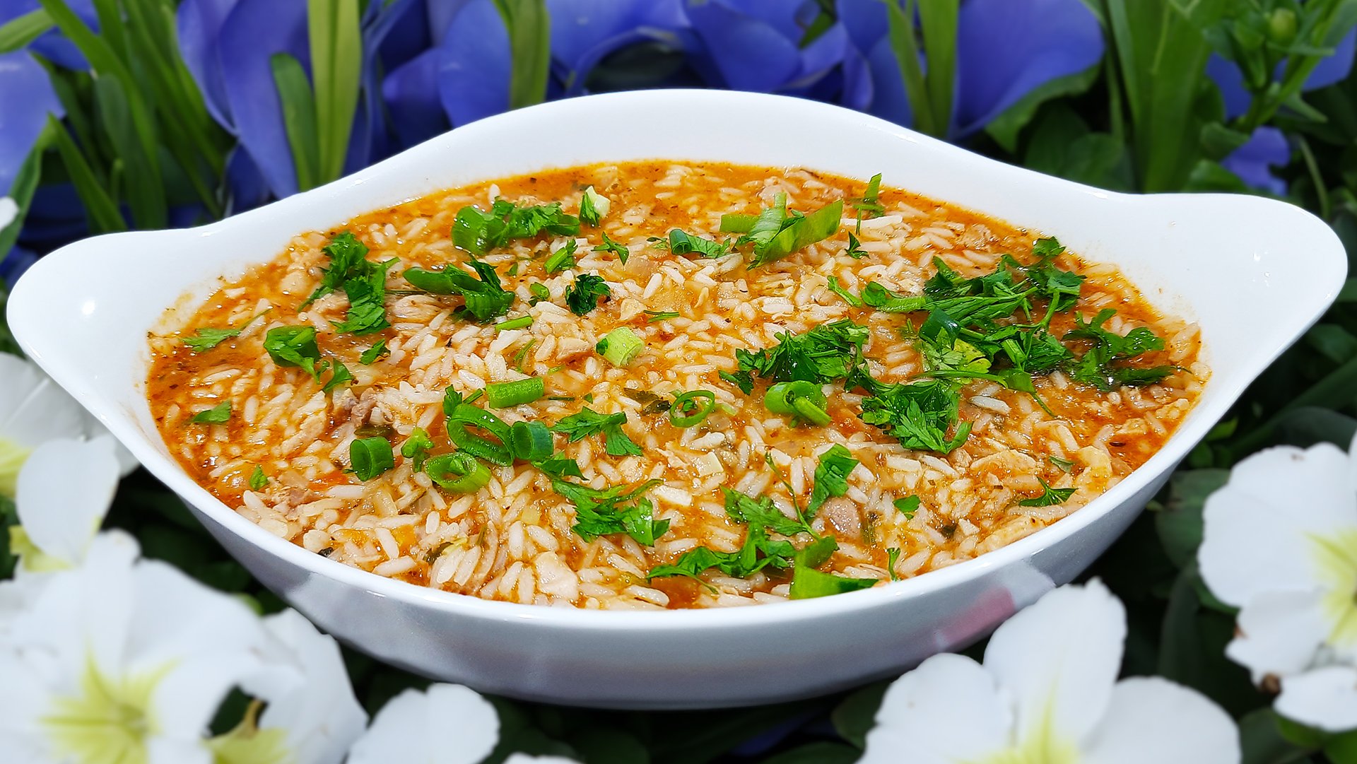 Como fazer arroz com frango a famosa galinhada! Deliciosa e suculenta!