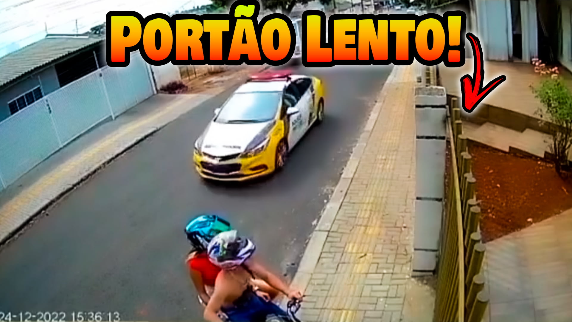 Quando tudo parece muito rápido, menos a abertura desse portão!